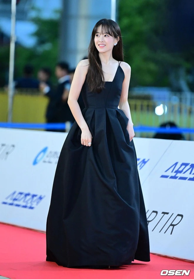 "Em gái quốc dân" Park Bo Young giành giải Nữ diễn viên xuất sắc, đồng thời tác phẩm Chút nắng ấm mỗi ngày của cô giành giải Phim xuất sắc của năm.