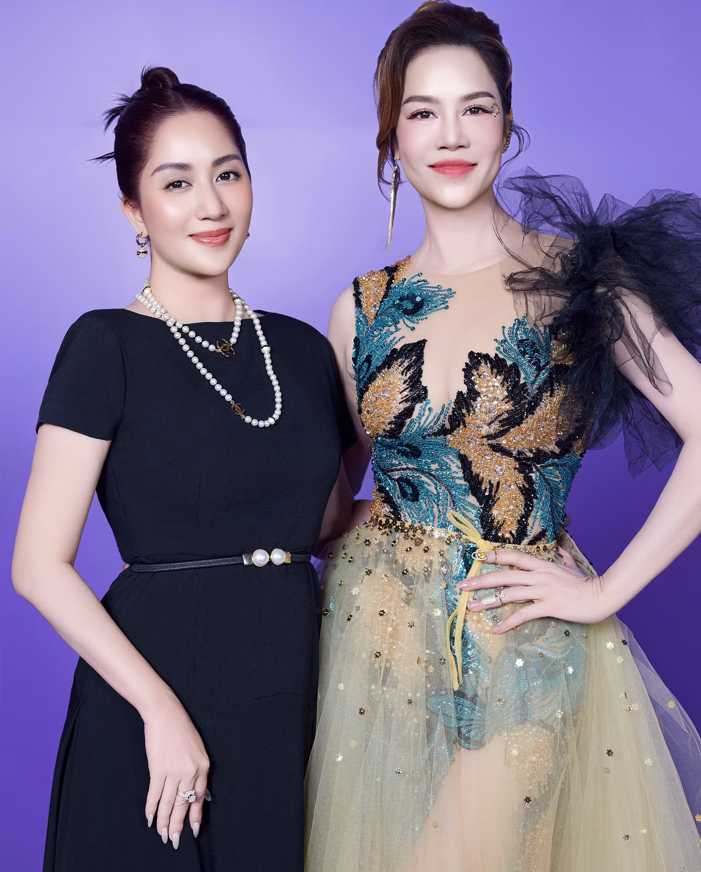 Khánh Thi vất vả giảm cân để có thân hình thon gọn sau khi sinh bé thứ ba. CEO Lý Thùy Chang (áo trắng), vợ trẻ của nam diễn viên Chi Bảo cũng thu hút với sắc đẹp mặn mà. Cô và Chi Bảo đón con thứ hai trong năm nay. Khánh Thi vất vả giảm cân để có thân hình thon gọn sau khi sinh bé thứ ba. CEO Lý Thùy Chang (áo trắng), vợ trẻ của nam diễn viên Chi Bảo cũng thu hút với sắc đẹp mặn mà. Cô và Chi Bảo đón con thứ hai trong năm nay.