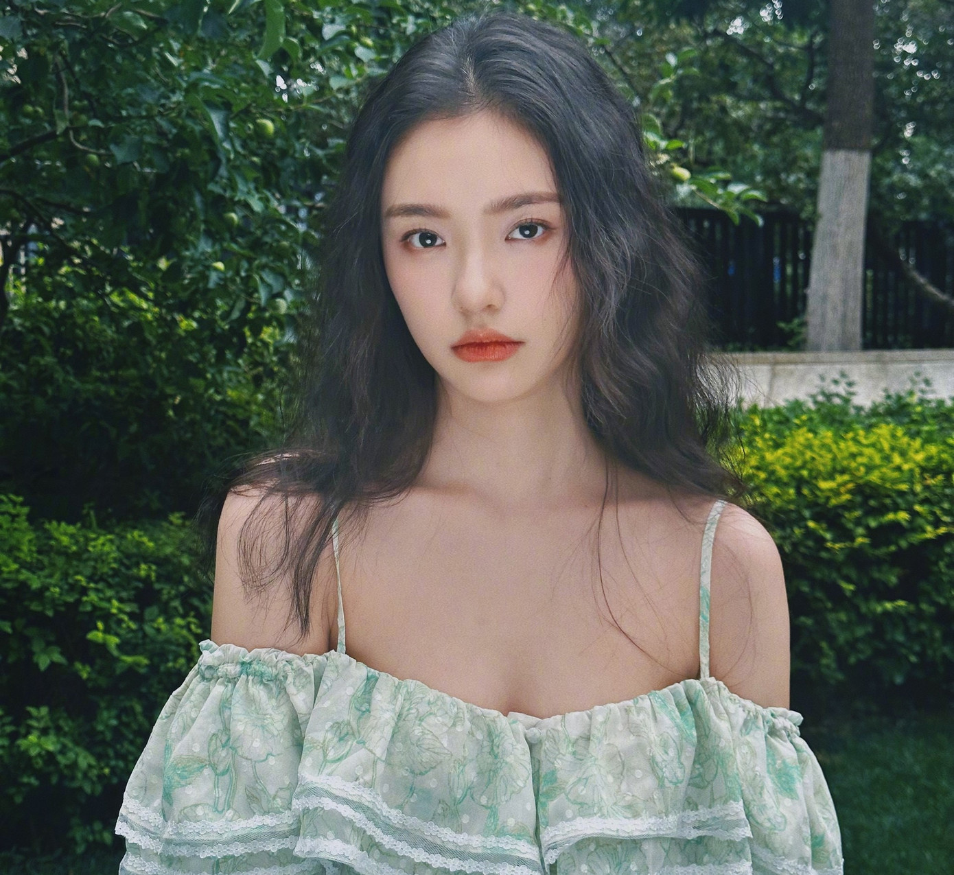 Cũng chính vì vậy, sau này, dù đã rời khỏi công ty của Châu Tinh Trì, Lâm Duẫn vẫn giữ mối quan hệ tốt với Tinh Gia. Hàng năm, nữ diễn viên viên là người không bao giờ quên chúc mừng sinh nhật Châu Tinh Trì. Mặt khác, sự nghiệp của Lâm Duẫn vài năm trở lại đây không được suôn sẻ. Dự án Mỹ nhân ngữ 2 đã khởi quay nhưng vẫn chưa được công chiếu. Các tác phẩm truyền hình của Lâm Duẫn không mang lại hiệu quả. Dường như, rời xa bàn tay của Châu Tinh Trì, khả năng diễn xuất của Lâm Duẫn trượt dốc không phanh, do đó, việc cô xin ân công một suất trong dự án điện ảnh bom tấn là điều dễ hiểu.