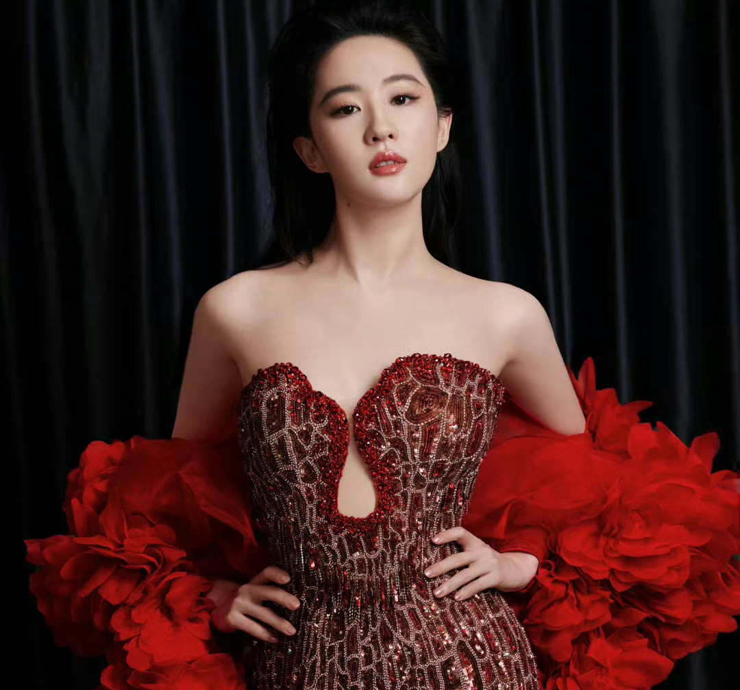 Hình ảnh hoàn mỹ, thon gọn và trẻ trung của Lưu Diệc Phi đã qua chỉnh sửa. Hình ảnh hoàn mỹ, thon gọn và trẻ trung của Lưu Diệc Phi đã qua chỉnh sửa.