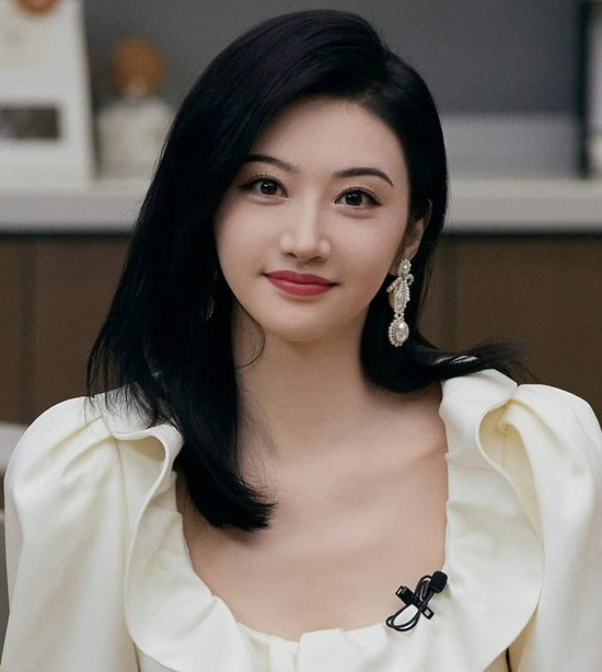 Sự nghiệp của Cảnh Điềm ngày càng khó khăn. Sự nghiệp của Cảnh Điềm ngày càng khó khăn.