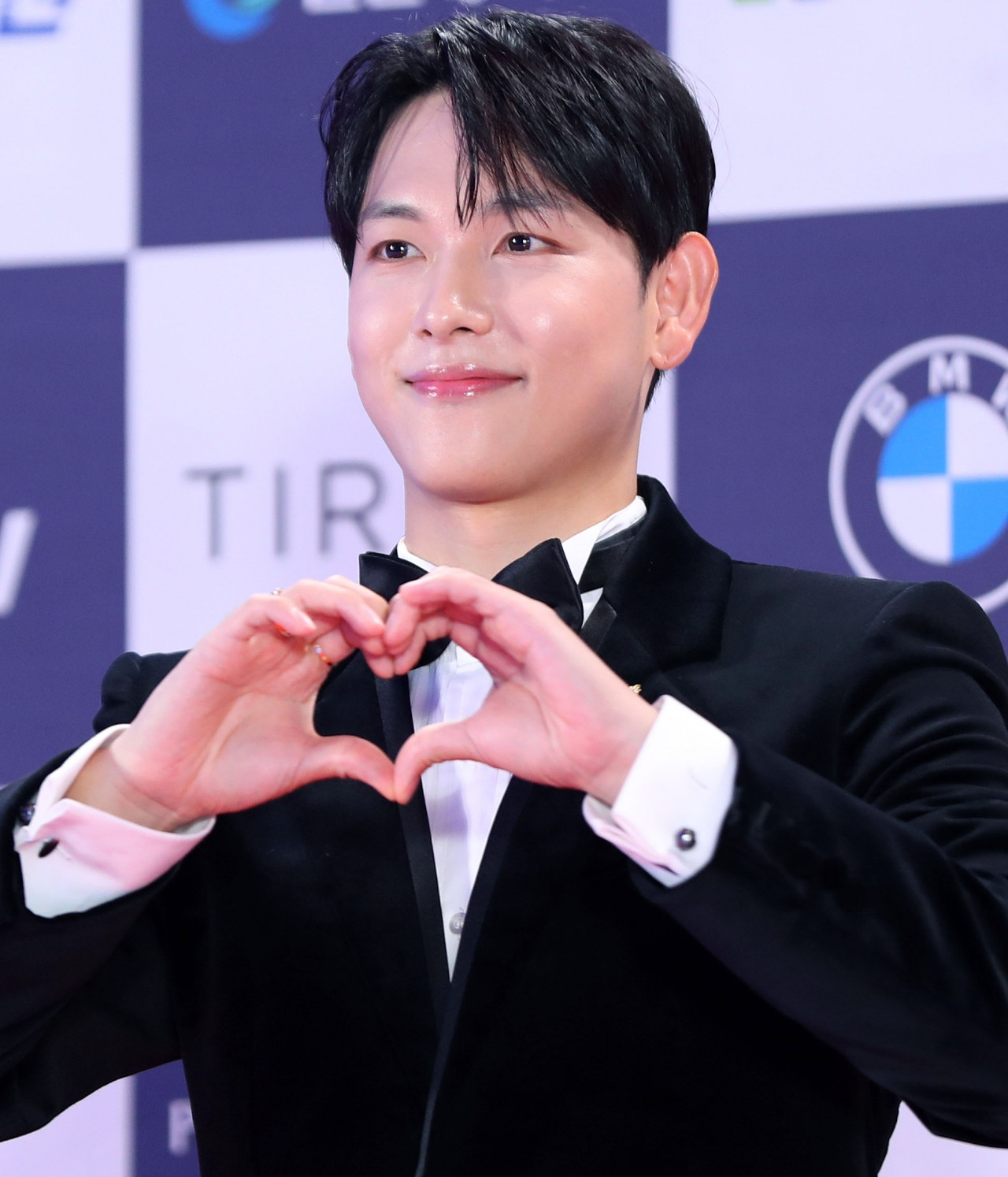 Im Siwan giành giải thị đế - Nam diễn viên chính xuất sắc với màn thể hiện cuốn hút trong phim Boy Hood.