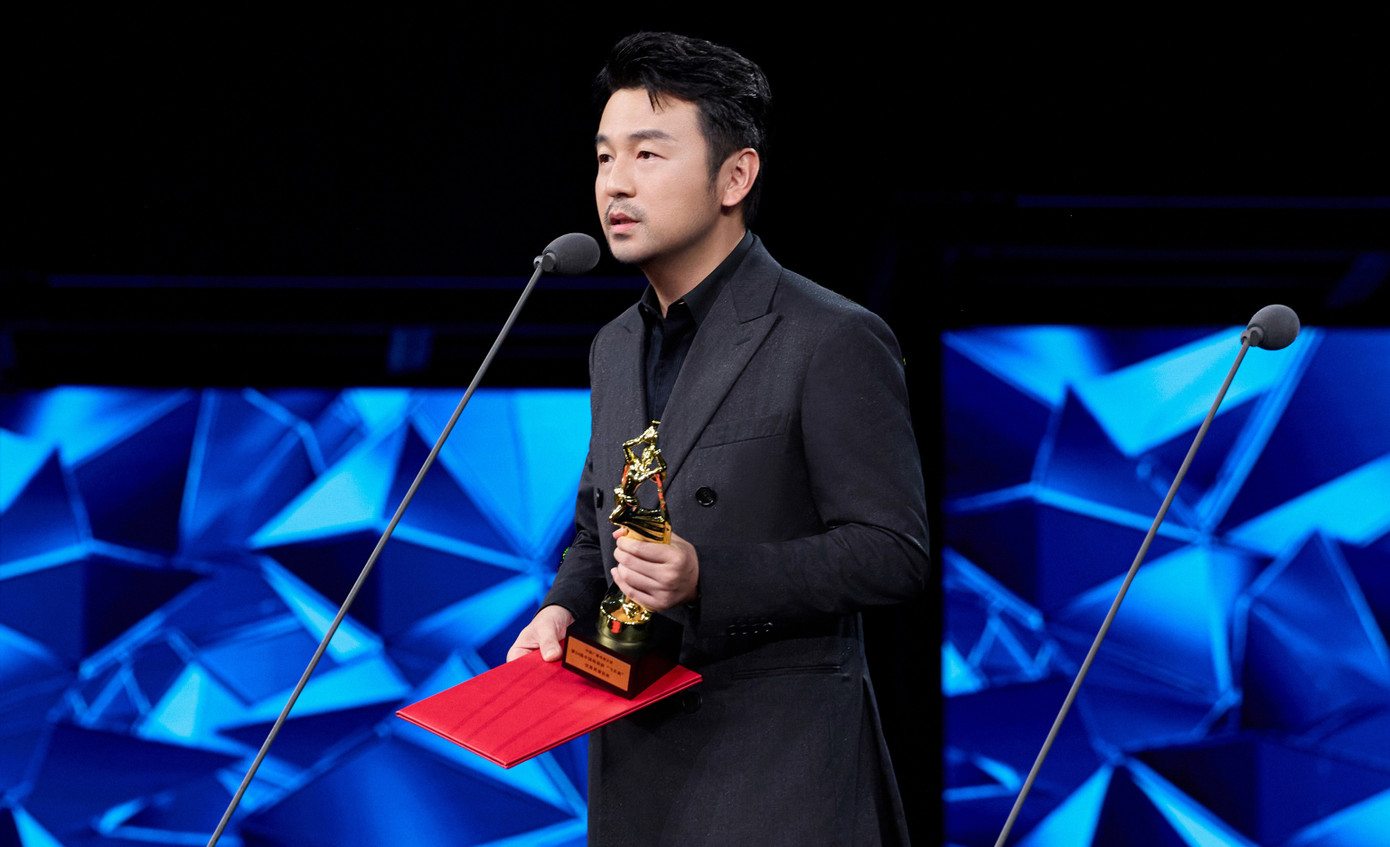 Lôi Giai Âm đạt thành tích khủng nhờ Nhân thế gian. Lôi Giai Âm đạt thành tích khủng nhờ Nhân thế gian.