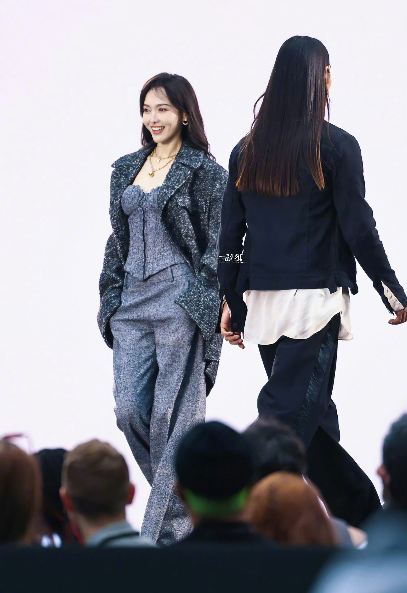 Cũng nhờ thành công của Phồn hoa, sự nghiệp của Đường Yên vực dậy. Theo QQ, trước khi phim chiếu, Cô liên tiếp trở thành gương mặt trang bìa của các tạp chí lớn và có thêm nhiều hợp đồng quảng cáo.