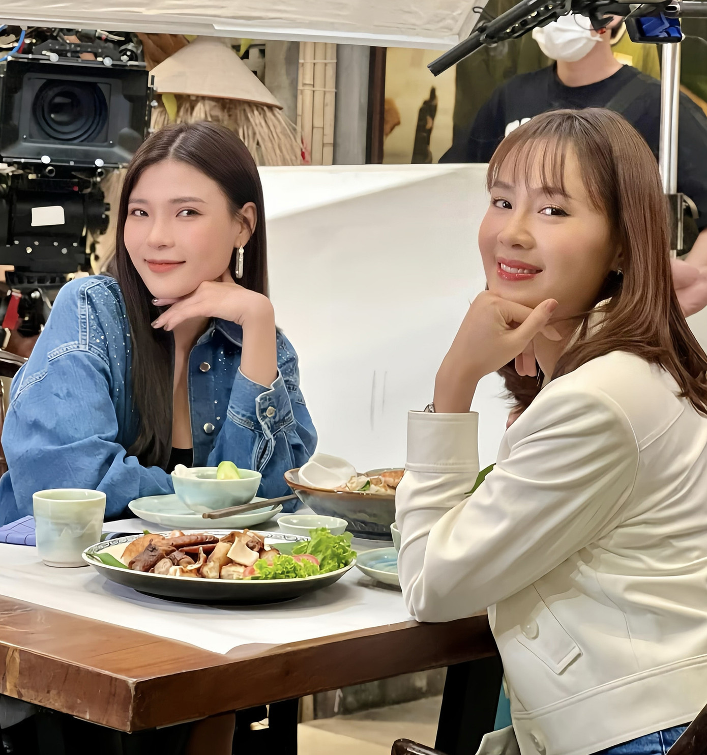 Thúy Diễm được khen ngoại hình trẻ trung hơn tuổi, nhưng diễn xuất còn hạn chế trong Trạm cứu hộ trái tim. Thúy Diễm được khen ngoại hình trẻ trung hơn tuổi, nhưng diễn xuất còn hạn chế trong Trạm cứu hộ trái tim.