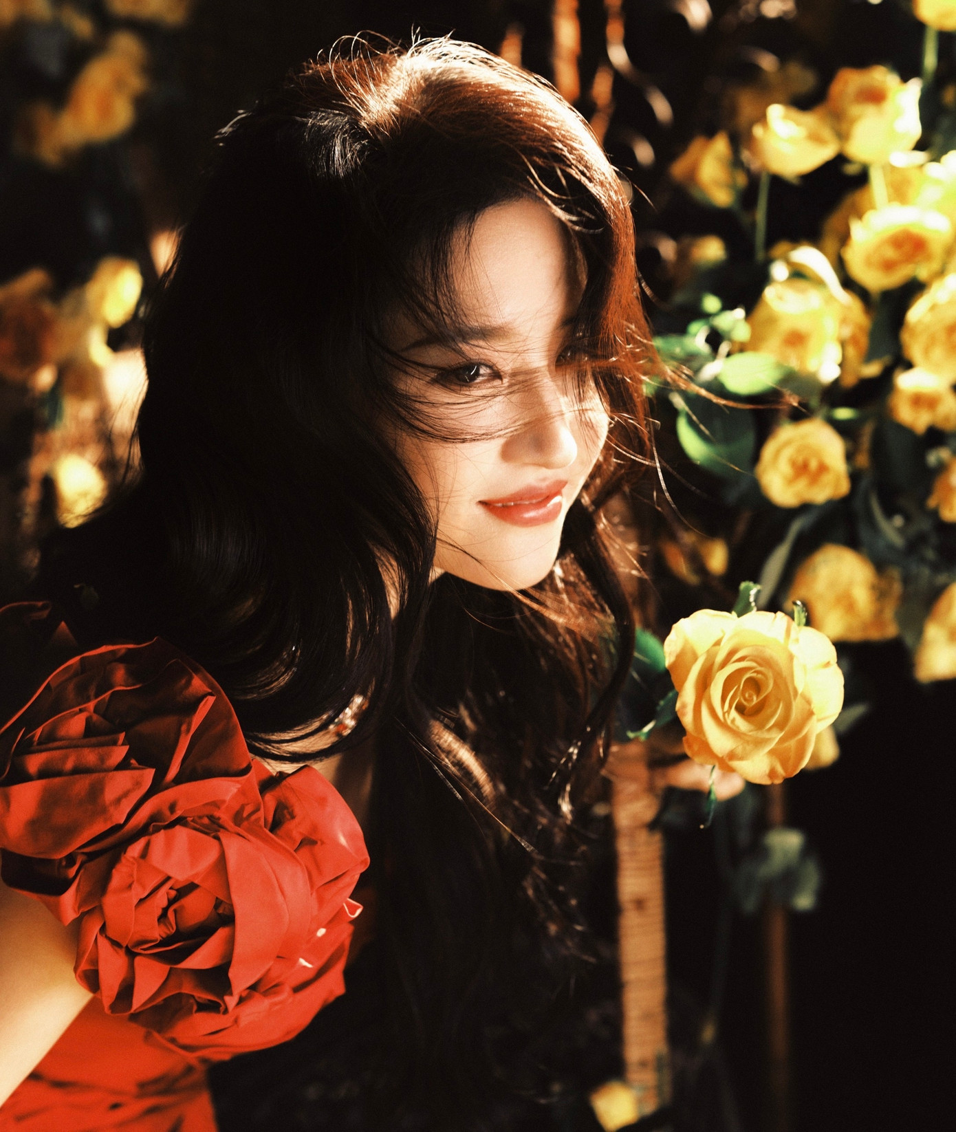 Tuy nhiên, việc Lưu Diệc Phi lần thứ ba lên bìa Vogue China phần nào khẳng định địa vị, sức ảnh hưởng của Lưu Diệc Phi tại giới giải trí Trung Quốc. Trước đó, chỉ có những đại hoa đán của màn ảnh xứ Trung gồm Trương Mạn Ngọc, Chương Tử Di, Châu Tấn và Phạm Băng Băng được lên trang bìa số tháng 9 quan trọng. Tuy nhiên, việc Lưu Diệc Phi lần thứ ba lên bìa Vogue China phần nào khẳng định địa vị, sức ảnh hưởng của Lưu Diệc Phi tại giới giải trí Trung Quốc. Trước đó, chỉ có những đại hoa đán của màn ảnh xứ Trung gồm Trương Mạn Ngọc, Chương Tử Di, Châu Tấn và Phạm Băng Băng được lên trang bìa số tháng 9 quan trọng.