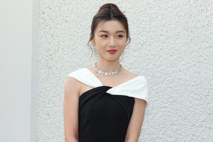 Jackie đến từ Macao đang theo học ngành Xã hội học tại The Chinese University of Hong Kong. Cô cũng có kinh nghiệm múa hơn 10 năm. Jackie đến từ Macao đang theo học ngành Xã hội học tại The Chinese University of Hong Kong. Cô cũng có kinh nghiệm múa hơn 10 năm.