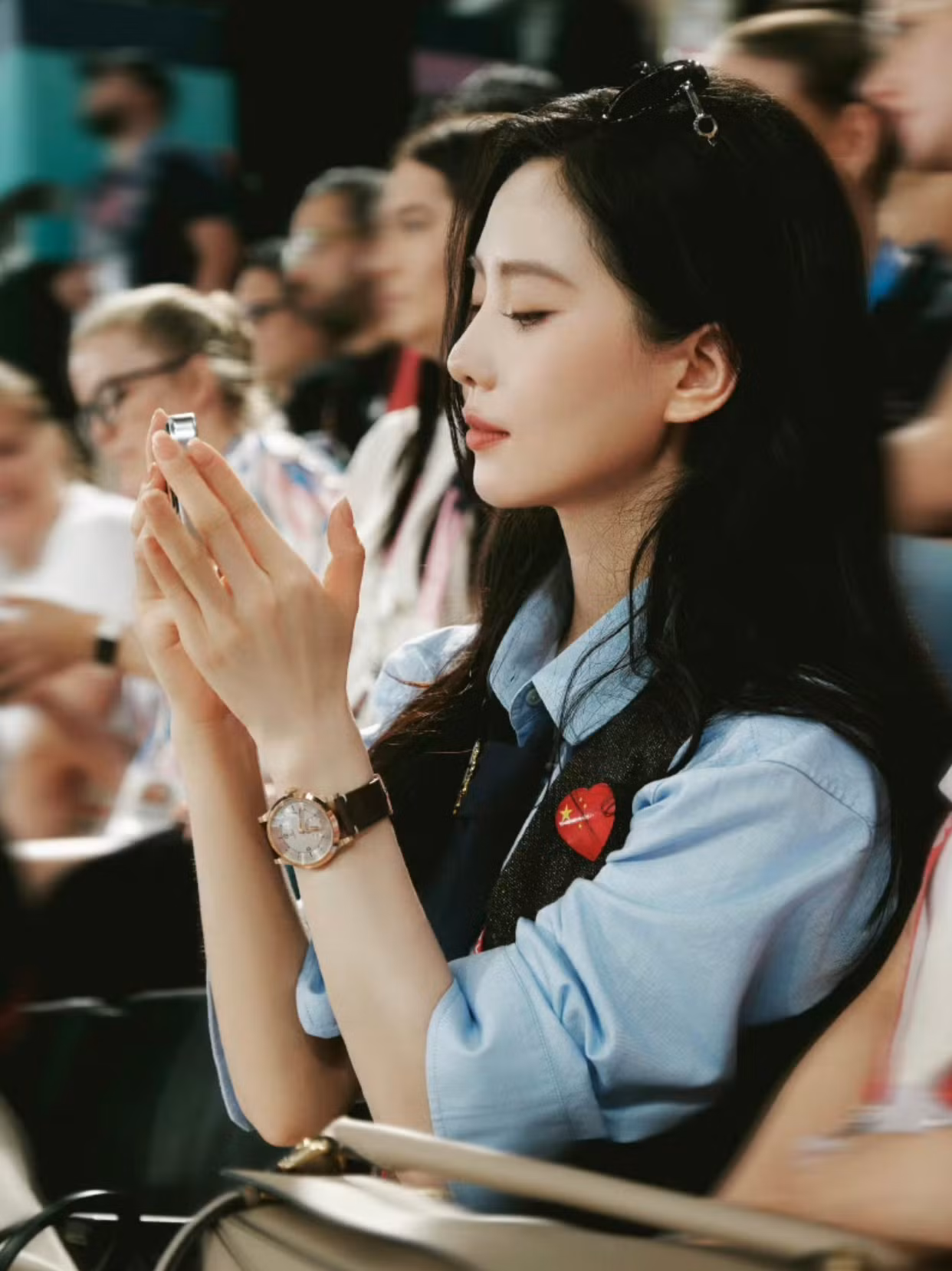 Lưu Thi Thi được khen trạng thái tốt, khí chất thanh lịch sang trọng ngay cả trong những bức ảnh có chất lượng thấp.