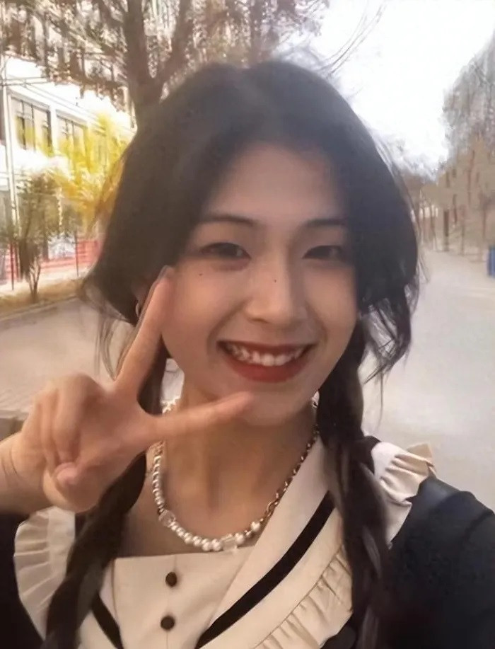 Nữ ca sĩ xấu số từng đăng ảnh tình cảm với bạn trai, chia sẻ cả hai đang sống chung.