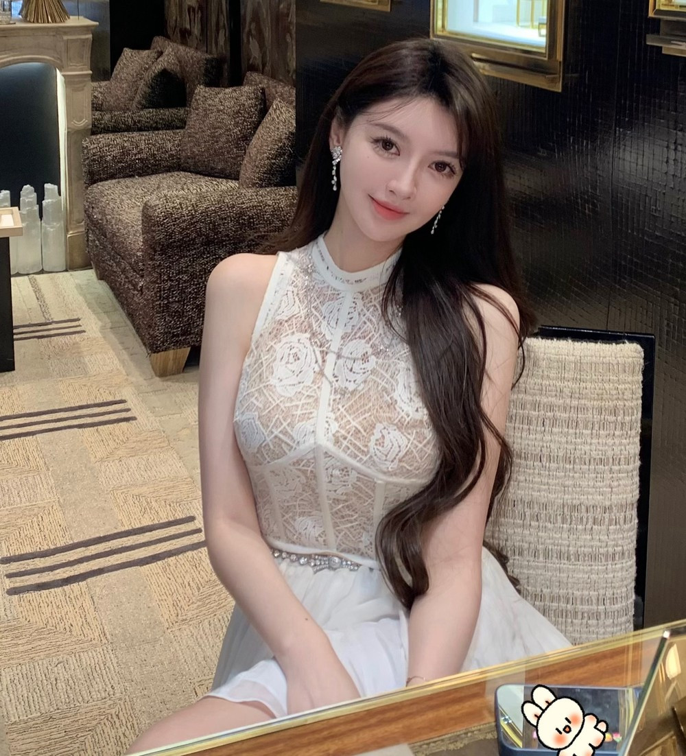 Diệp Kha bị cho là thích gây chú ý sau khi đã công khai tình cảm với Huỳnh Hiểu Minh.