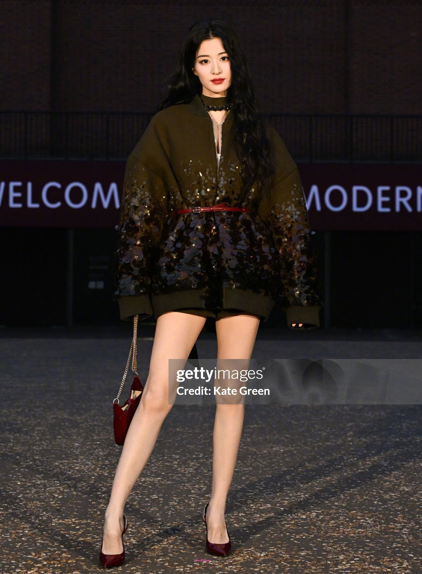 Vương Sở Nhiên gây ấn tượng với đôi chân dài miên man. Vương Sở Nhiên gây ấn tượng với đôi chân dài miên man.