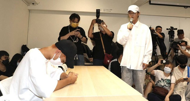 Viêm Á Luân bị người tình đồng tính tố cáo cưỡng ép quan hệ. Viêm Á Luân bị người tình đồng tính tố cáo cưỡng ép quan hệ.