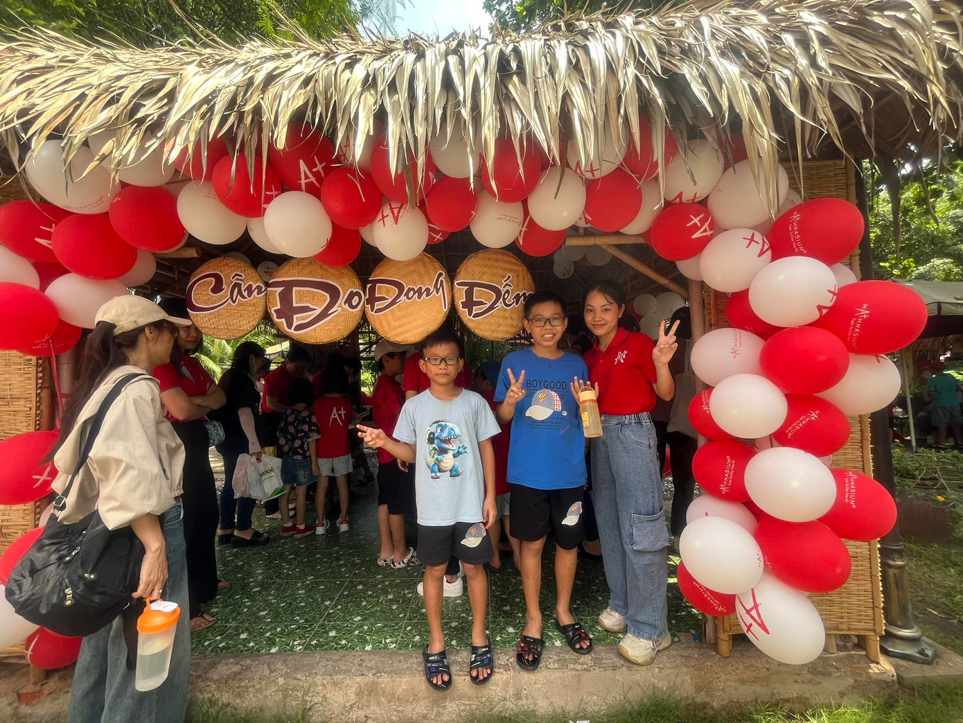 Chương trình Ngày hội dân gian còn có các cuộc thi tính toán, thử tài trí tuệ hấp dẫn.