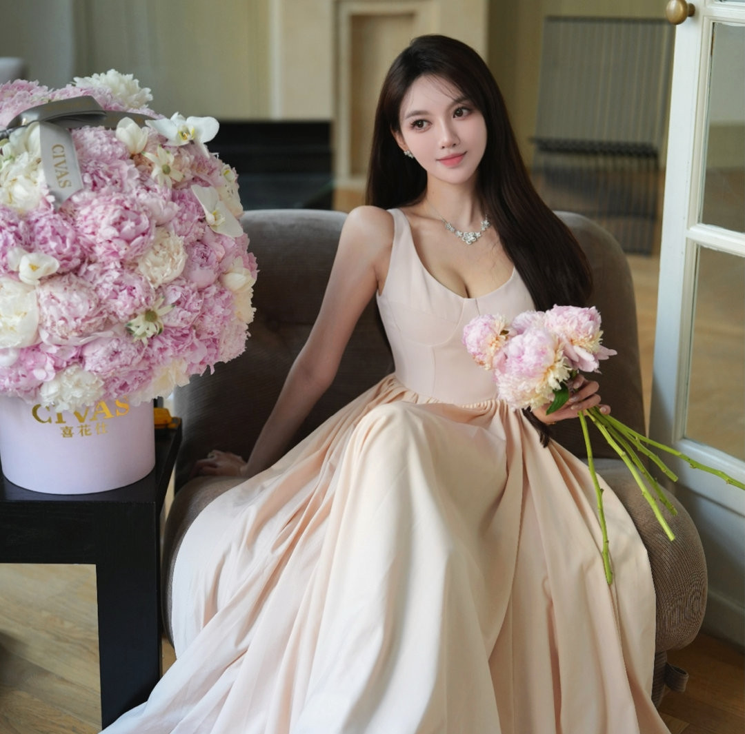 Cả hai thường xuyên bị bắt gặp hẹn hò. Diệp Kha luôn đến phim trường hoặc nơi Huỳnh Hiểu Minh làm việc. Cả hai thường xuyên bị bắt gặp hẹn hò. Diệp Kha luôn đến phim trường hoặc nơi Huỳnh Hiểu Minh làm việc.