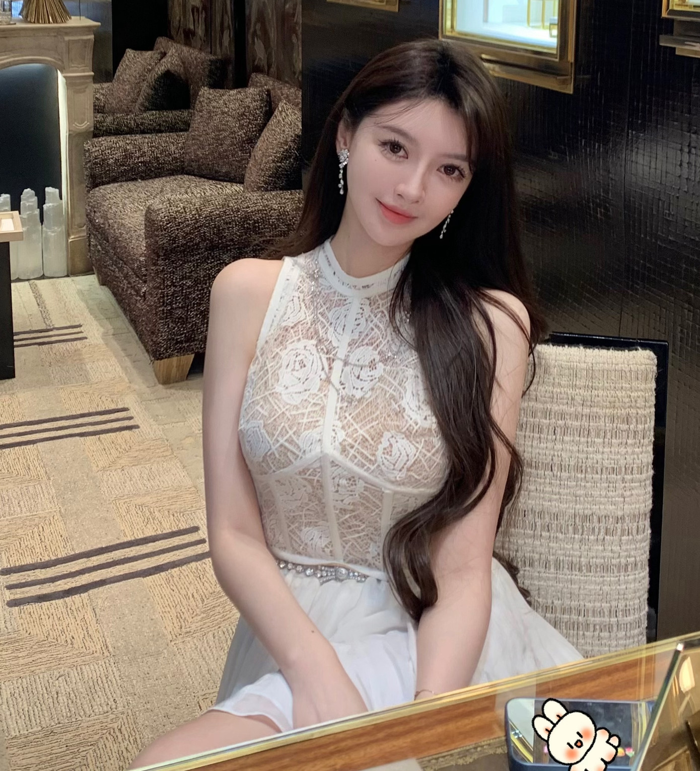 Diệp Kha khoe nhẫn kim cương đắt giá được Huỳnh Hiểu Minh tặng nhân dịp lễ Trung Thu. Diệp Kha khoe nhẫn kim cương đắt giá được Huỳnh Hiểu Minh tặng nhân dịp lễ Trung Thu.