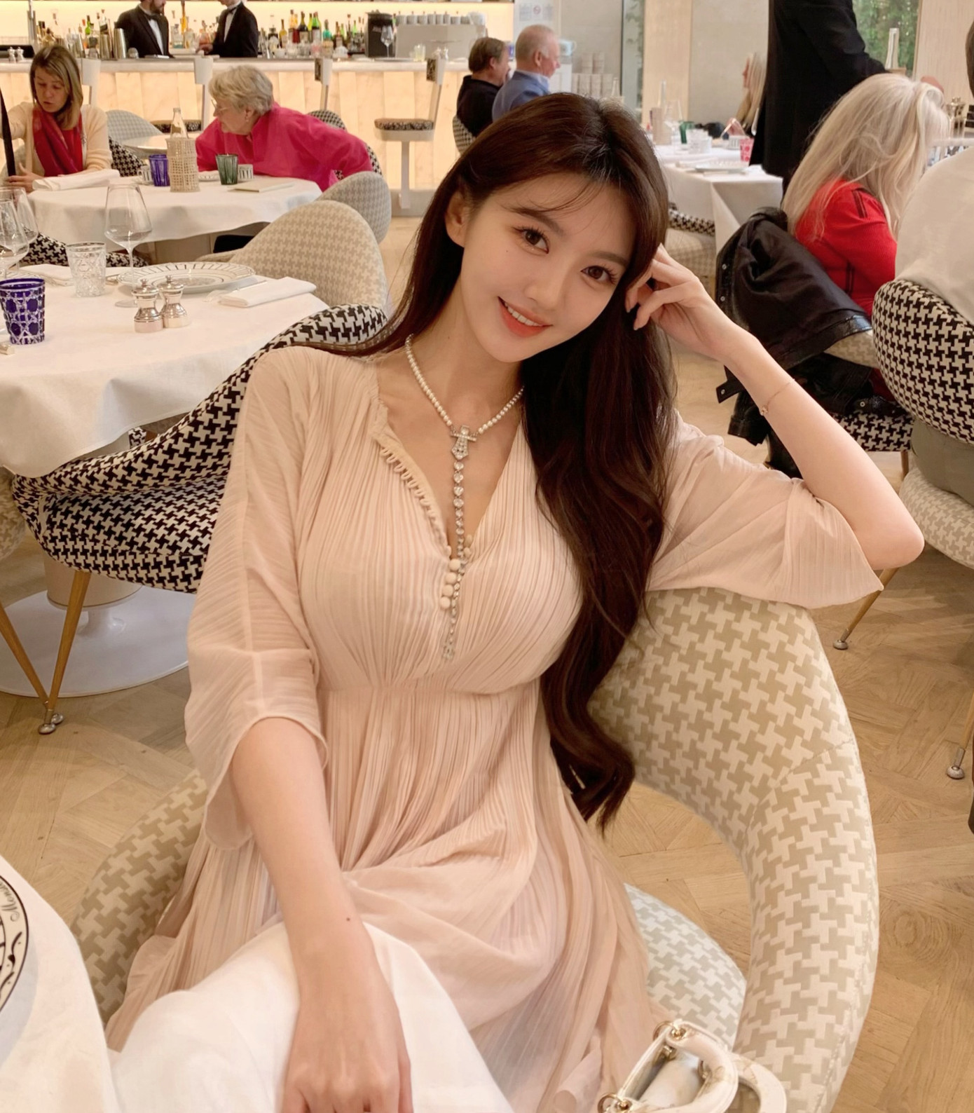 Diệp Kha có sắc vóc nổi bật, từng kết hôn sinh 2 con. Diệp Kha có sắc vóc nổi bật, từng kết hôn sinh 2 con.