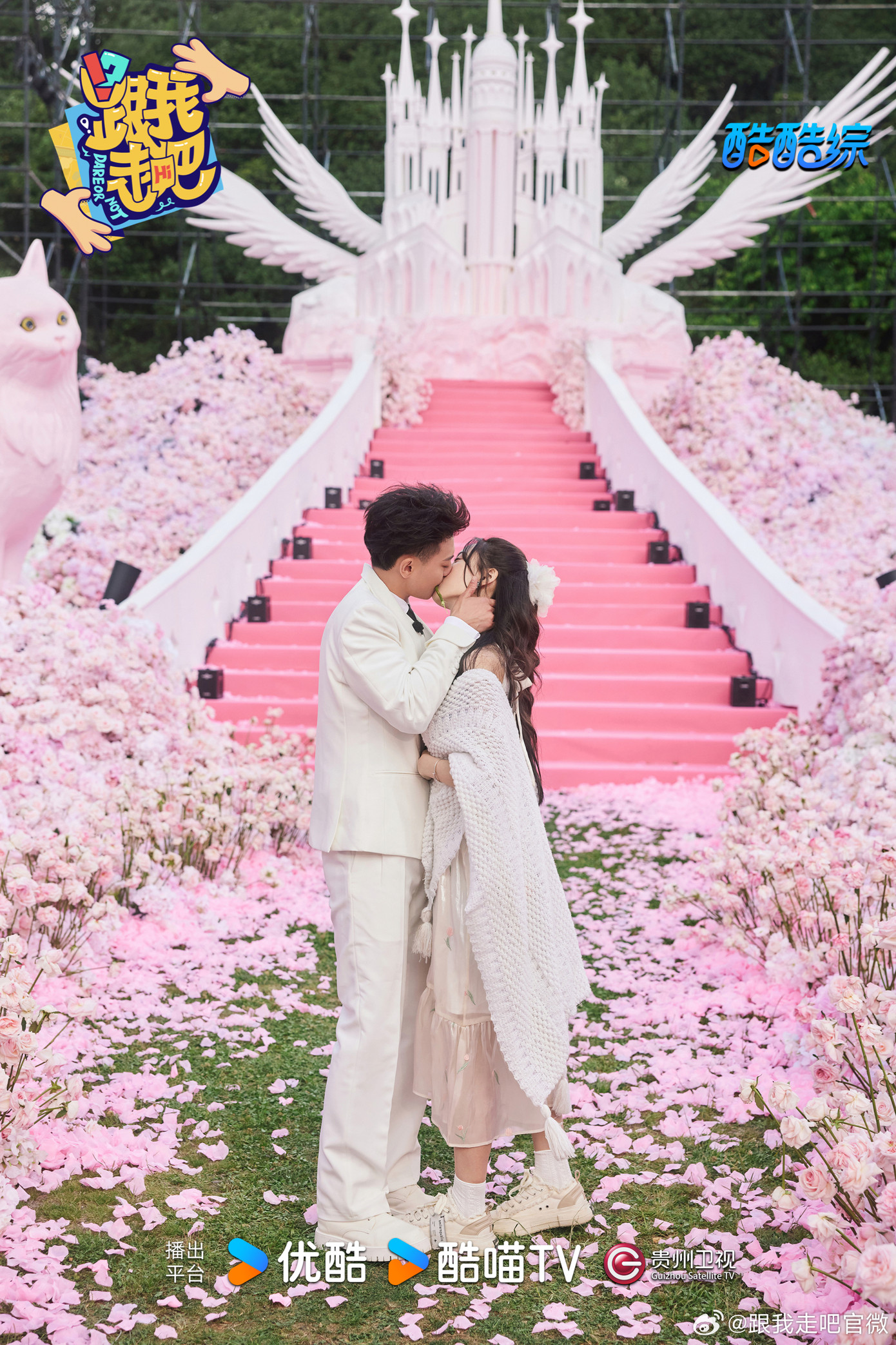 Hoàng Tử Thao thể hiện sự nâng niu trân trọng với bạn gái Từ Nghệ Dương bằng lễ cầu hôn hoành tráng.