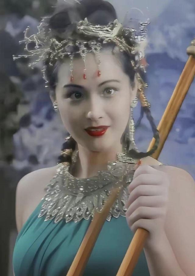 Vạn Thánh công chúa là một trong những mỹ nhân đẹp nhất phim Tây du ký. Vạn Thánh công chúa là một trong những mỹ nhân đẹp nhất phim Tây du ký.