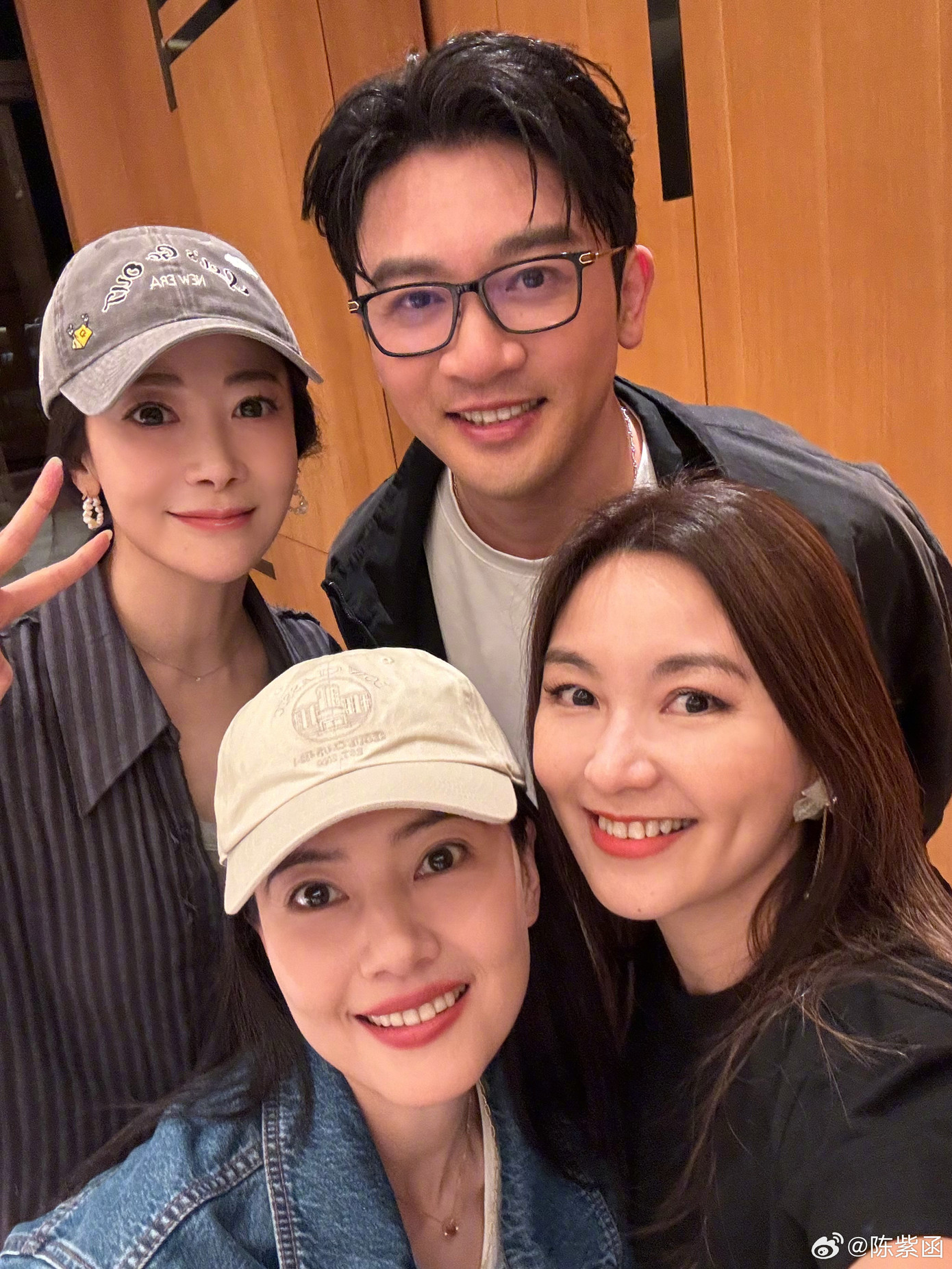 Tô Hữu Bằng gặp lại dàn mỹ nhân trong Ỷ Thiên Đồ Long Ký 2003.