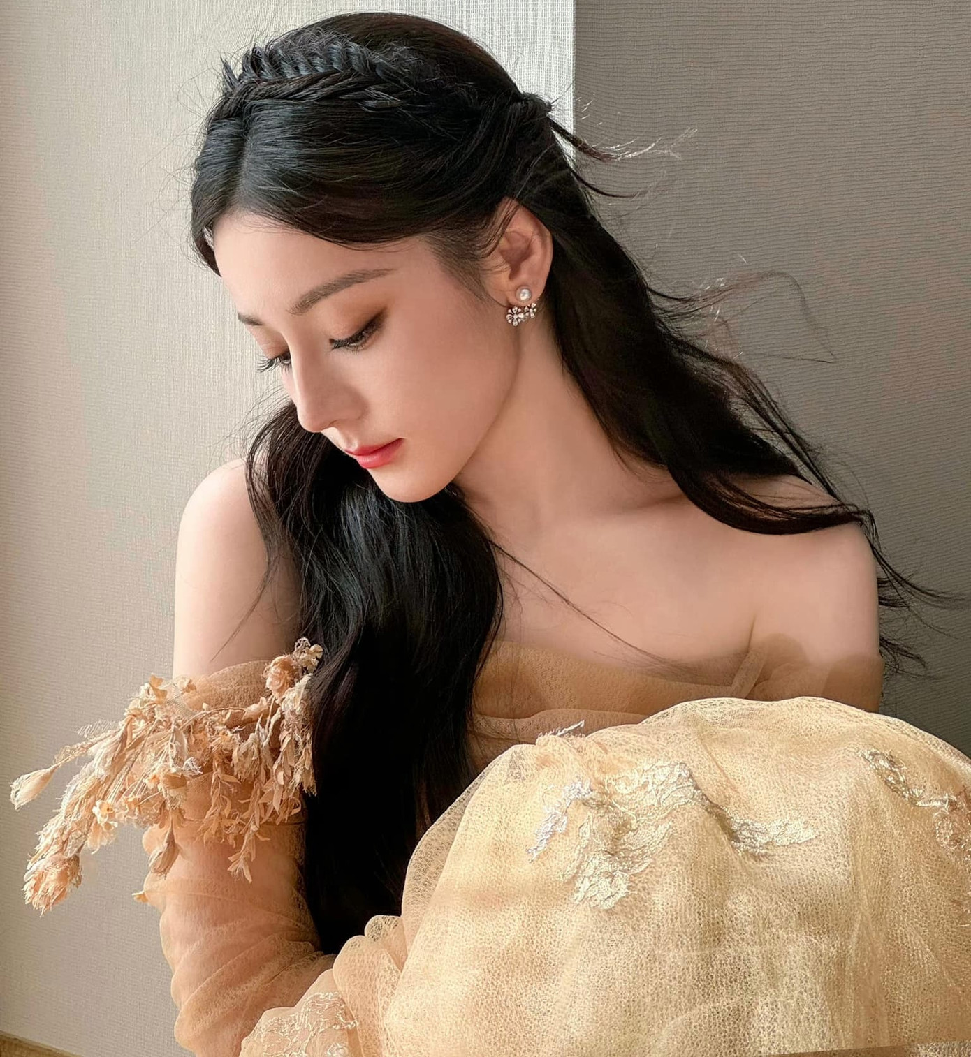 Phim của Dương Tử và Địch Lệ Nhiệt Ba cũng thu hút khán giả. Phim của Dương Tử và Địch Lệ Nhiệt Ba cũng thu hút khán giả.