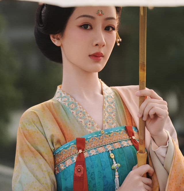 Phim của Dương Tử và Địch Lệ Nhiệt Ba cũng thu hút khán giả. Phim của Dương Tử và Địch Lệ Nhiệt Ba cũng thu hút khán giả.