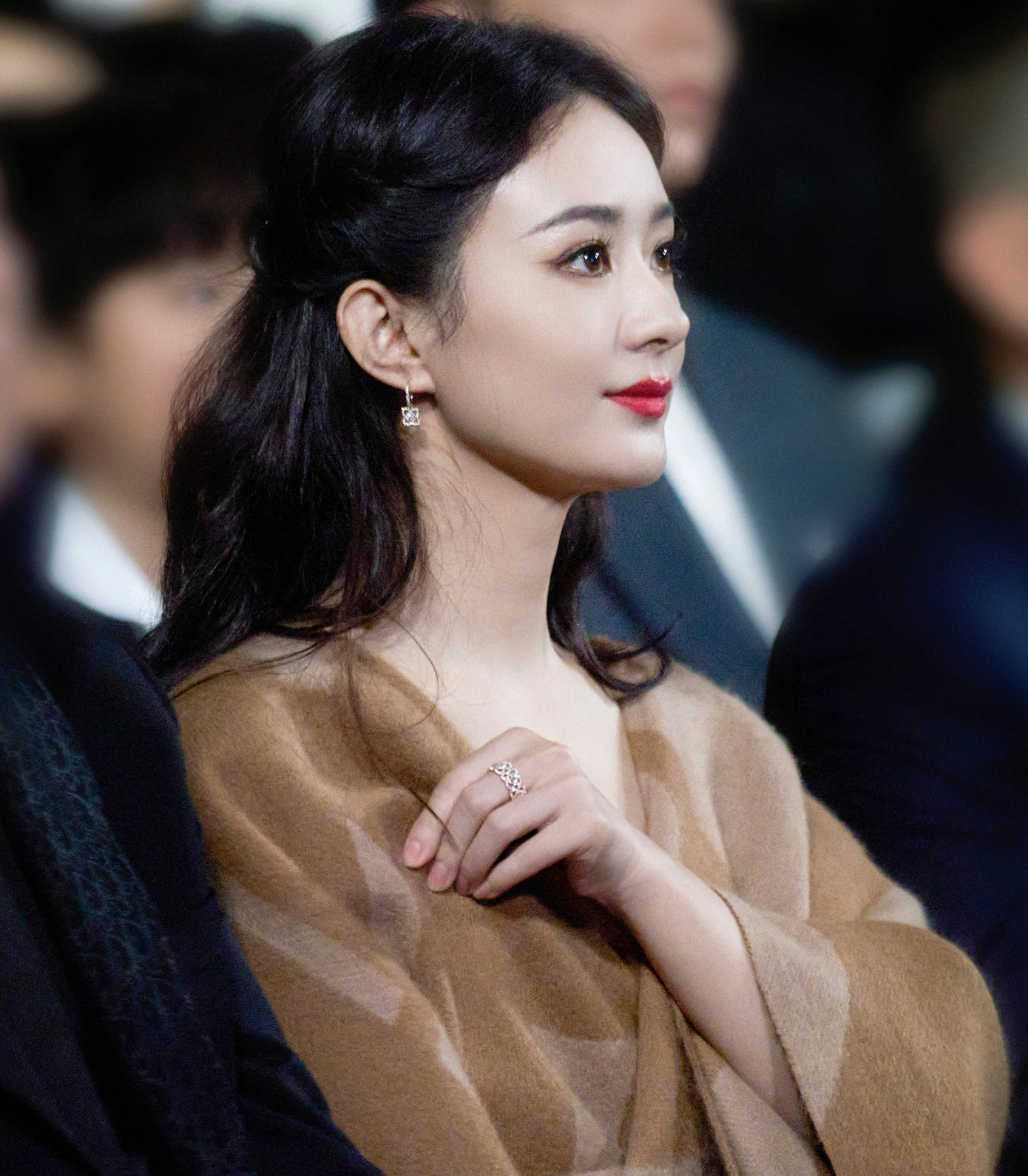 Trong sự kiện, Triệu Lệ Dĩnh được trao giải thưởng Thế hệ mới, là giải đặc biệt không được trao thường niên mà do hội đồng ban tổ chức bình chọn khi có cá nhân gây ấn tượng. Dù Triệu Lệ Dĩnh đã hoạt động lâu năm trong giới giải trí, có nhiều thành tích đáng kể và vị thế cao tại showbiz Hoa ngữ, trong mảng điện ảnh, Triệu Lệ Dĩnh chưa có nhiều cơ hội diễn xuất. Thậm chí, cô còn bị đánh giá là không được giới điện ảnh chào đón, do ngừng đóng phim trên màn ảnh lớn suốt 5 năm. Trong sự kiện, Triệu Lệ Dĩnh được trao giải thưởng Thế hệ mới, là giải đặc biệt không được trao thường niên mà do hội đồng ban tổ chức bình chọn khi có cá nhân gây ấn tượng. Dù Triệu Lệ Dĩnh đã hoạt động lâu năm trong giới giải trí, có nhiều thành tích đáng kể và vị thế cao tại showbiz Hoa ngữ, trong mảng điện ảnh, Triệu Lệ Dĩnh chưa có nhiều cơ hội diễn xuất. Thậm chí, cô còn bị đánh giá là không được giới điện ảnh chào đón, do ngừng đóng phim trên màn ảnh lớn suốt 5 năm.