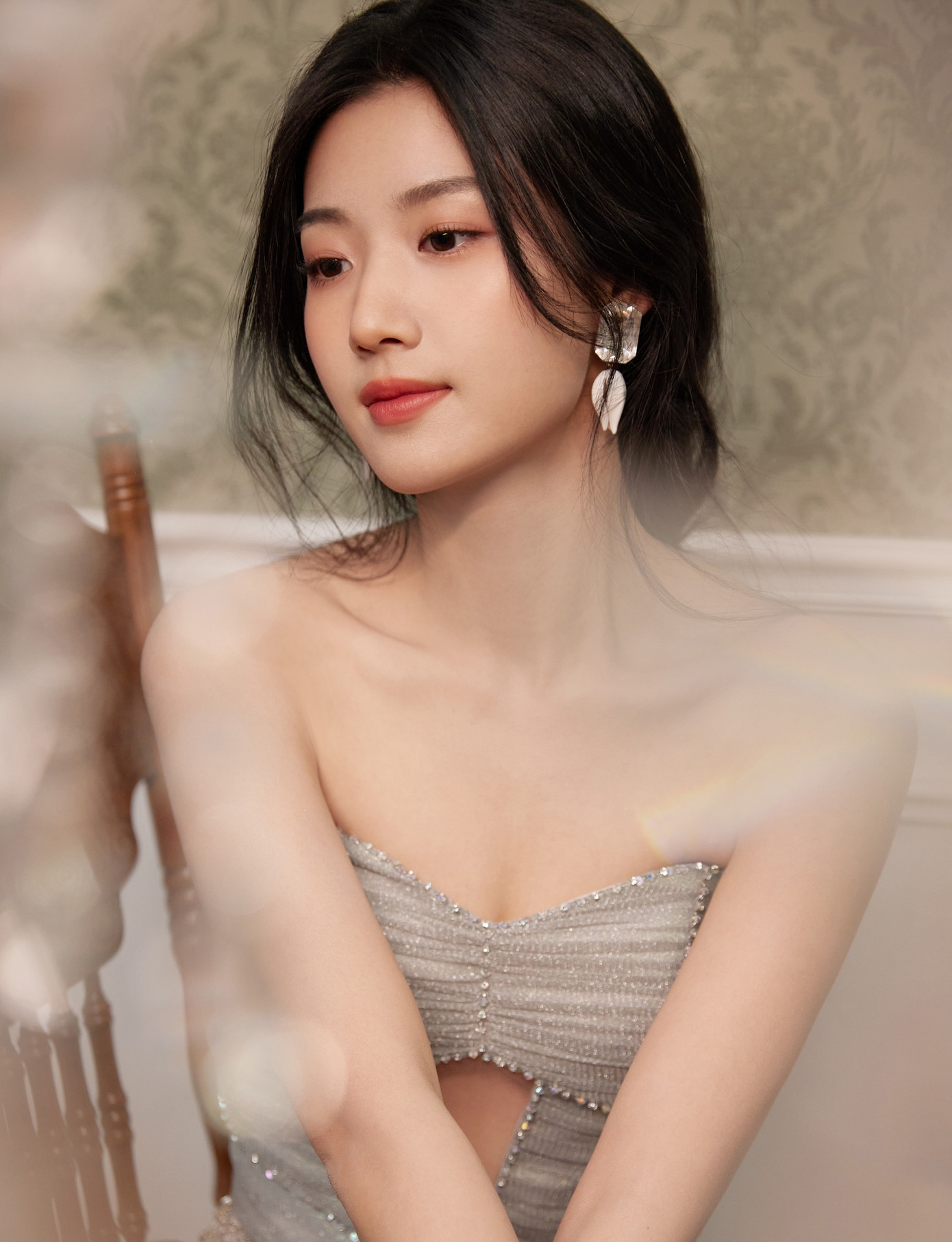 Do đó, sau khi nhận những góp ý của khán giả, Lư Dục Hiểu đã phải đi học về cách đi đứng, tạo dáng, đồng thời thay đổi các kiểu trang điểm để tìm ra phong cách có thể tôn lên những ưu điểm ngoại hình của mình. Những thay đổi tích cực của cô nhận được phản hồi tích cực của truyền thông và công chúng. Do đó, sau khi nhận những góp ý của khán giả, Lư Dục Hiểu đã phải đi học về cách đi đứng, tạo dáng, đồng thời thay đổi các kiểu trang điểm để tìm ra phong cách có thể tôn lên những ưu điểm ngoại hình của mình. Những thay đổi tích cực của cô nhận được phản hồi tích cực của truyền thông và công chúng.