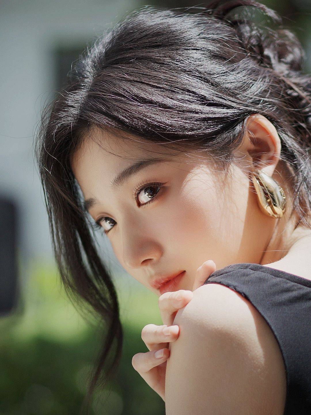 Nguồn tin bình luận khuôn mặt của Lư Dục Hiểu thuộc kiểu dễ thương, gần gũi, không phải nét đẹp sang trọng, đậm nét, khiến người đối diện nhớ ngay sau một lần tiếp xúc như Địch Lệ Nhiệt Ba hay Vương Sở Nhiên, Trương Tịnh Nghi. Trước đó, nữ diễn viên sinh năm 1999 không tìm được phong cách trang điểm phù hợp với mình. Nguồn tin bình luận khuôn mặt của Lư Dục Hiểu thuộc kiểu dễ thương, gần gũi, không phải nét đẹp sang trọng, đậm nét, khiến người đối diện nhớ ngay sau một lần tiếp xúc như Địch Lệ Nhiệt Ba hay Vương Sở Nhiên, Trương Tịnh Nghi. Trước đó, nữ diễn viên sinh năm 1999 không tìm được phong cách trang điểm phù hợp với mình.