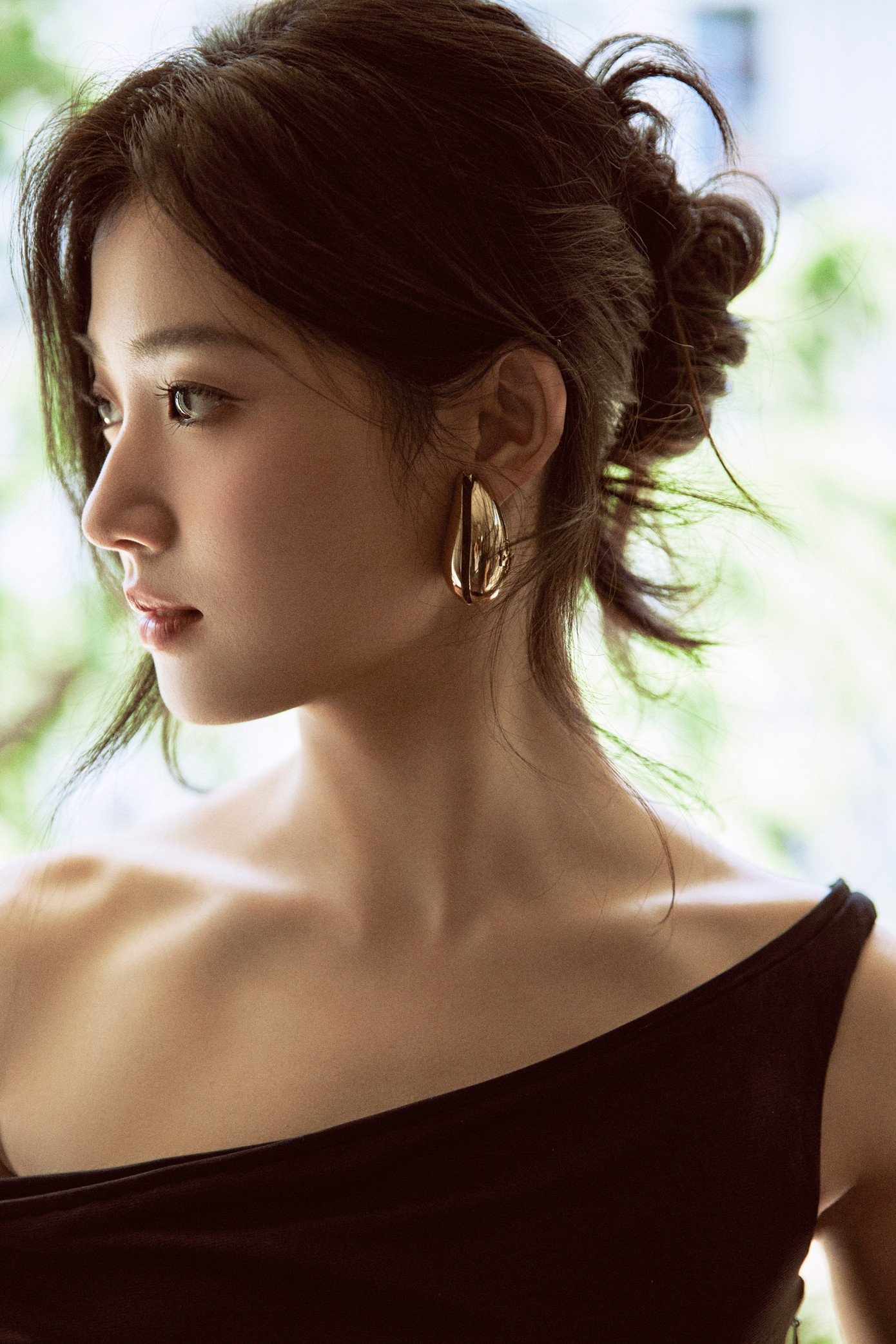 Nguồn tin bình luận khuôn mặt của Lư Dục Hiểu thuộc kiểu dễ thương, gần gũi, không phải nét đẹp sang trọng, đậm nét, khiến người đối diện nhớ ngay sau một lần tiếp xúc như Địch Lệ Nhiệt Ba hay Vương Sở Nhiên, Trương Tịnh Nghi. Trước đó, nữ diễn viên sinh năm 1999 không tìm được phong cách trang điểm phù hợp với mình. Nguồn tin bình luận khuôn mặt của Lư Dục Hiểu thuộc kiểu dễ thương, gần gũi, không phải nét đẹp sang trọng, đậm nét, khiến người đối diện nhớ ngay sau một lần tiếp xúc như Địch Lệ Nhiệt Ba hay Vương Sở Nhiên, Trương Tịnh Nghi. Trước đó, nữ diễn viên sinh năm 1999 không tìm được phong cách trang điểm phù hợp với mình.