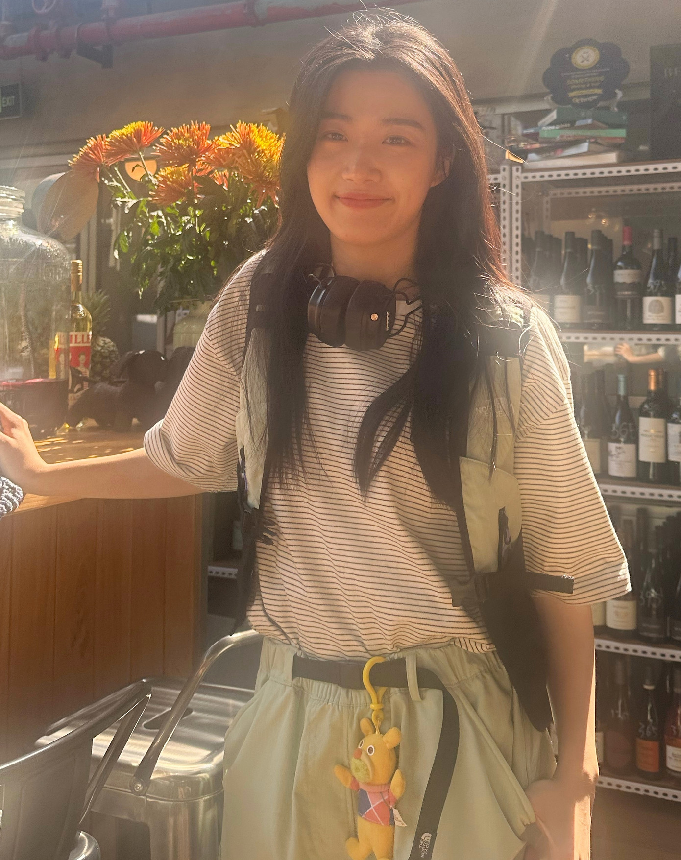 Không những vậy, ngôi sao Vân Chi Vũ còn không chăm chút ngoại hình mỗi khi xuất hiện. Đầu tháng 4, một người hâm mộ của Lư Dục Hiểu bày tỏ sẽ không làm fan của nữ diễn viên vì quá nản trước phong cách xấu của cô. Người này cho rằng thời trang của Lư Dục Hiểu khi tham gia các sự kiện công khai kém nổi bật "tóc tai rũ rượi", "lưng gù cổ cong không tự tin", "chân vòng kiềng", "cô ấy là minh tinh nhếch nhác, lôi thôi nhất". Khi tham gia show cùng nam diễn viên Vương Tinh Việt (sinh năm 2002), phong cách xuề xòa khiến Lư Dục Hiểu bị ví là "bác gái của Vương Tinh Việt". Không những vậy, ngôi sao Vân Chi Vũ còn không chăm chút ngoại hình mỗi khi xuất hiện. Đầu tháng 4, một người hâm mộ của Lư Dục Hiểu bày tỏ sẽ không làm fan của nữ diễn viên vì quá nản trước phong cách xấu của cô. Người này cho rằng thời trang của Lư Dục Hiểu khi tham gia các sự kiện công khai kém nổi bật "tóc tai rũ rượi", "lưng gù cổ cong không tự tin", "chân vòng kiềng", "cô ấy là minh tinh nhếch nhác, lôi thôi nhất". Khi tham gia show cùng nam diễn viên Vương Tinh Việt (sinh năm 2002), phong cách xuề xòa khiến Lư Dục Hiểu bị ví là "bác gái của Vương Tinh Việt".