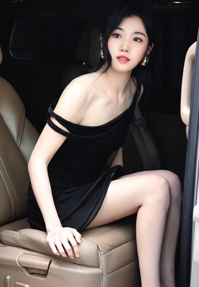 Ngày 24/4, Sohu đưa tin Lư Dục Hiểu tham gia một sự kiện thương mại và gây chú ý với ngoại hình rạng ngời. Sự tiến bộ về phong cách thời trang của Lư Dục Hiểu nhận được nhiều lời khen ngợi của công chúng. Ngày 24/4, Sohu đưa tin Lư Dục Hiểu tham gia một sự kiện thương mại và gây chú ý với ngoại hình rạng ngời. Sự tiến bộ về phong cách thời trang của Lư Dục Hiểu nhận được nhiều lời khen ngợi của công chúng.