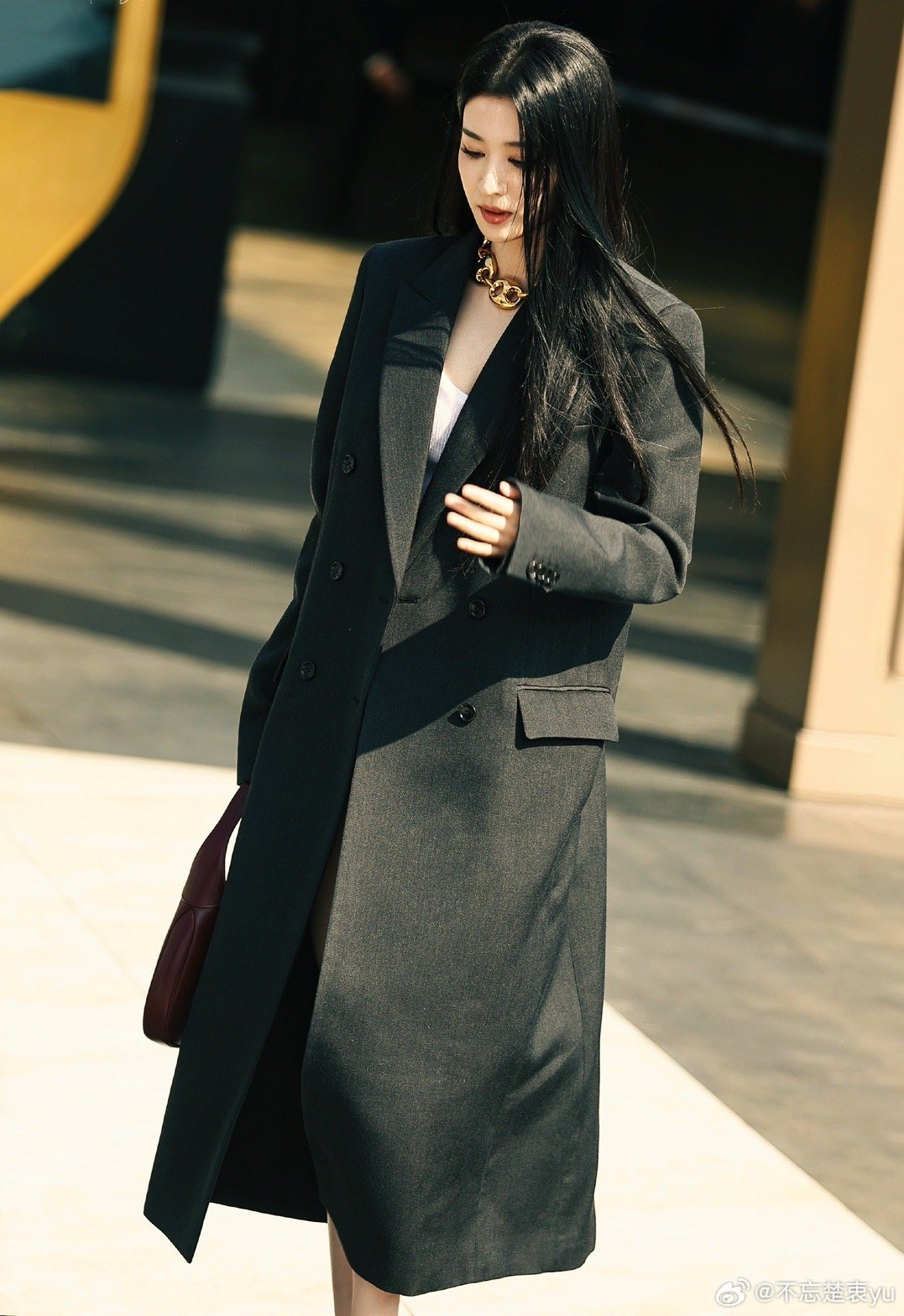 Theo Sohu, với nhan sắc nổi bật, được ví là thần tiên tỷ tỷ thế hệ mới, tiểu Lưu Diệc Phi - Vương Sở Nhiên - có lợi thế lớn ở mảng thời trang. Gương mặt cô vừa có nét kiêu kỳ lạnh lùng, vừa đẹp dịu dàng, được ví là "hình mẫu của nữ chính trong truyện ngôn tình". Trong sự kiện lần này, Vương Sở Nhiên trang điểm mắt khói bí ẩn tạo nên phong cách cá tính. Theo Sohu, với nhan sắc nổi bật, được ví là thần tiên tỷ tỷ thế hệ mới, tiểu Lưu Diệc Phi - Vương Sở Nhiên - có lợi thế lớn ở mảng thời trang. Gương mặt cô vừa có nét kiêu kỳ lạnh lùng, vừa đẹp dịu dàng, được ví là "hình mẫu của nữ chính trong truyện ngôn tình". Trong sự kiện lần này, Vương Sở Nhiên trang điểm mắt khói bí ẩn tạo nên phong cách cá tính.