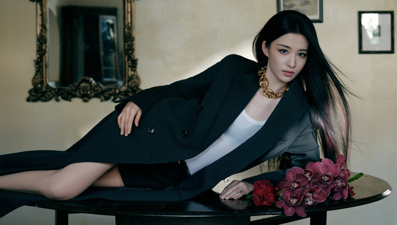 Bên cạnh đó, bộ phim Khói lửa nhân gian của tôi bị chỉ trích vì nội dung gây tranh cãi về người lính cứu hỏa, nhiều tình tiết thiếu chiều sâu, trở thành dự án tệ nhất năm 2023 với điểm chất lượng chỉ còn 2,3/10 trên trang Douban. Nhân vật do Vương Sở Nhiên diễn bị chê là cô gái vô ơn, chỉ biết yêu đương. Từ đó, tình cảm của khán giả dành cho Vương Sở Nhiên tụt dốc nhanh. Danh tiếng vừa tích góp của cô cũng tan biến. Bên cạnh đó, bộ phim Khói lửa nhân gian của tôi bị chỉ trích vì nội dung gây tranh cãi về người lính cứu hỏa, nhiều tình tiết thiếu chiều sâu, trở thành dự án tệ nhất năm 2023 với điểm chất lượng chỉ còn 2,3/10 trên trang Douban. Nhân vật do Vương Sở Nhiên diễn bị chê là cô gái vô ơn, chỉ biết yêu đương. Từ đó, tình cảm của khán giả dành cho Vương Sở Nhiên tụt dốc nhanh. Danh tiếng vừa tích góp của cô cũng tan biến.