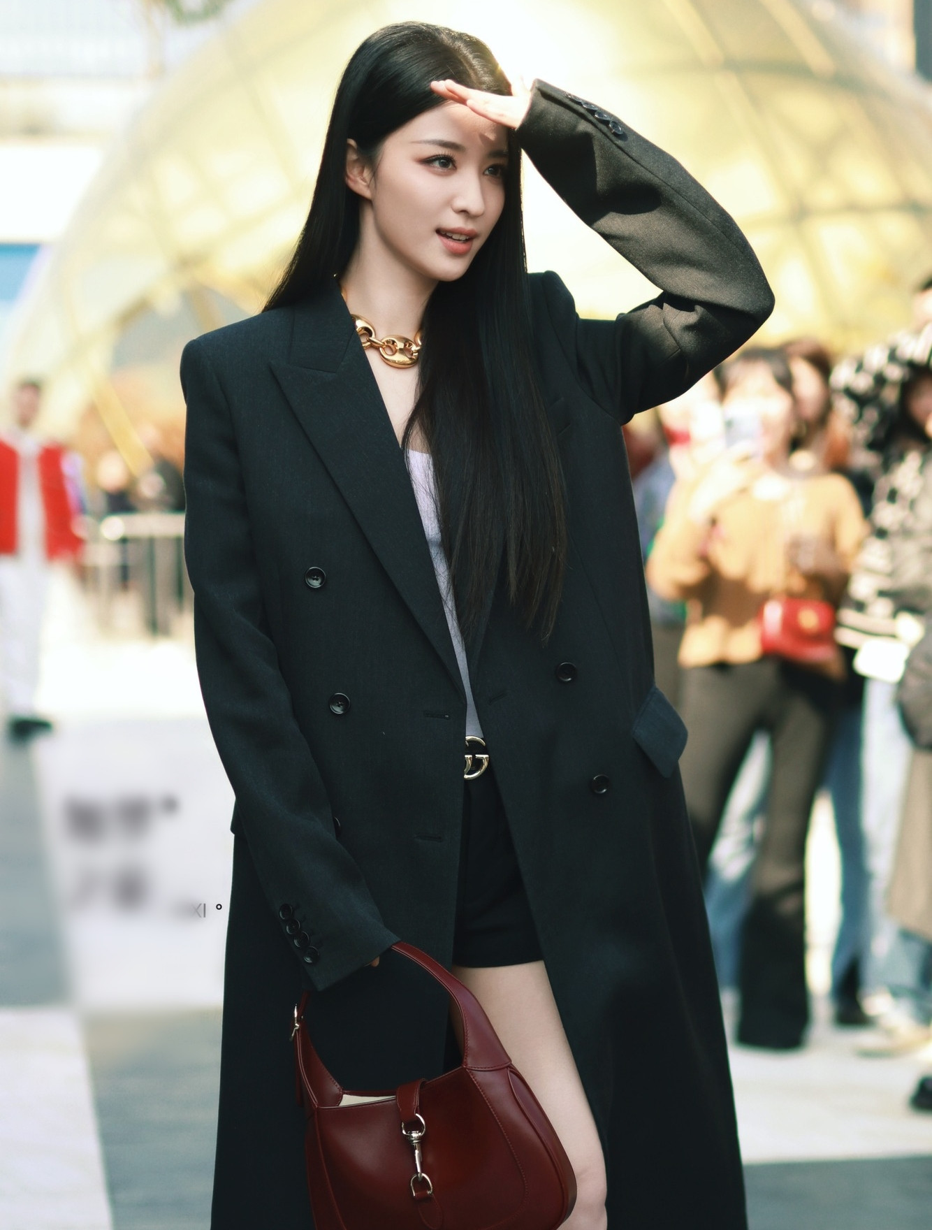 Theo Sohu, với nhan sắc nổi bật, được ví là thần tiên tỷ tỷ thế hệ mới, tiểu Lưu Diệc Phi - Vương Sở Nhiên - có lợi thế lớn ở mảng thời trang. Gương mặt cô vừa có nét kiêu kỳ lạnh lùng, vừa đẹp dịu dàng, được ví là "hình mẫu của nữ chính trong truyện ngôn tình". Trong sự kiện lần này, Vương Sở Nhiên trang điểm mắt khói bí ẩn tạo nên phong cách cá tính. Theo Sohu, với nhan sắc nổi bật, được ví là thần tiên tỷ tỷ thế hệ mới, tiểu Lưu Diệc Phi - Vương Sở Nhiên - có lợi thế lớn ở mảng thời trang. Gương mặt cô vừa có nét kiêu kỳ lạnh lùng, vừa đẹp dịu dàng, được ví là "hình mẫu của nữ chính trong truyện ngôn tình". Trong sự kiện lần này, Vương Sở Nhiên trang điểm mắt khói bí ẩn tạo nên phong cách cá tính.