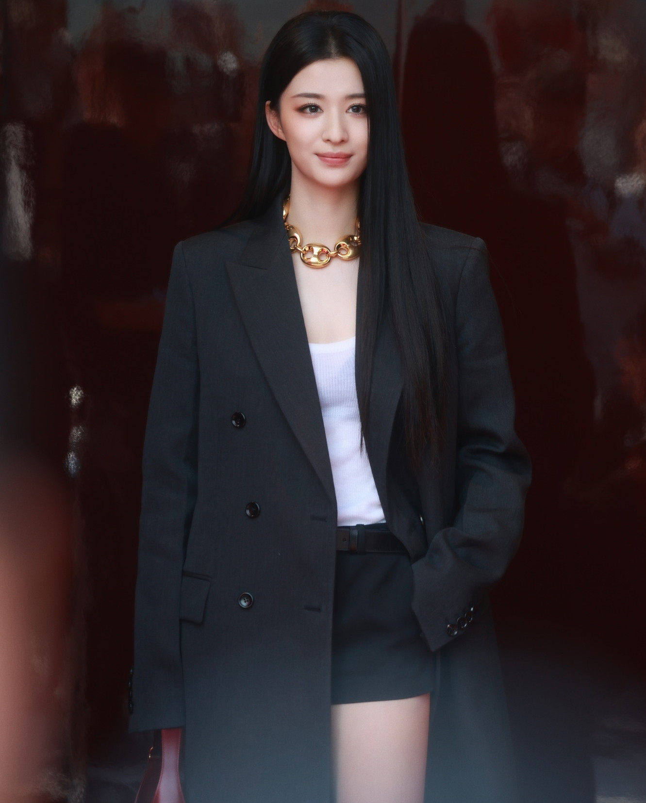 Tuy nhiên, năm 2023, cô vướng vào lùm xùm tình ái với nam diễn viên Dương Dương sau khi đóng chung trong phim Khói lửa nhân gian của tôi. Vương Sở Nhiên bị bắt gặp được trợ lý của Dương Dương đón lên khách sạn suốt 3 ngày cùng đàn anh. Cô bị chỉ trích là mải mê yêu đương khi sự nghiệp đang trên đà phát triển. Thế nhưng, Dương Dương và Vương Sở Nhiên lại giữ im lặng về chuyện tình cảm. Tuy nhiên, năm 2023, cô vướng vào lùm xùm tình ái với nam diễn viên Dương Dương sau khi đóng chung trong phim Khói lửa nhân gian của tôi. Vương Sở Nhiên bị bắt gặp được trợ lý của Dương Dương đón lên khách sạn suốt 3 ngày cùng đàn anh. Cô bị chỉ trích là mải mê yêu đương khi sự nghiệp đang trên đà phát triển. Thế nhưng, Dương Dương và Vương Sở Nhiên lại giữ im lặng về chuyện tình cảm.