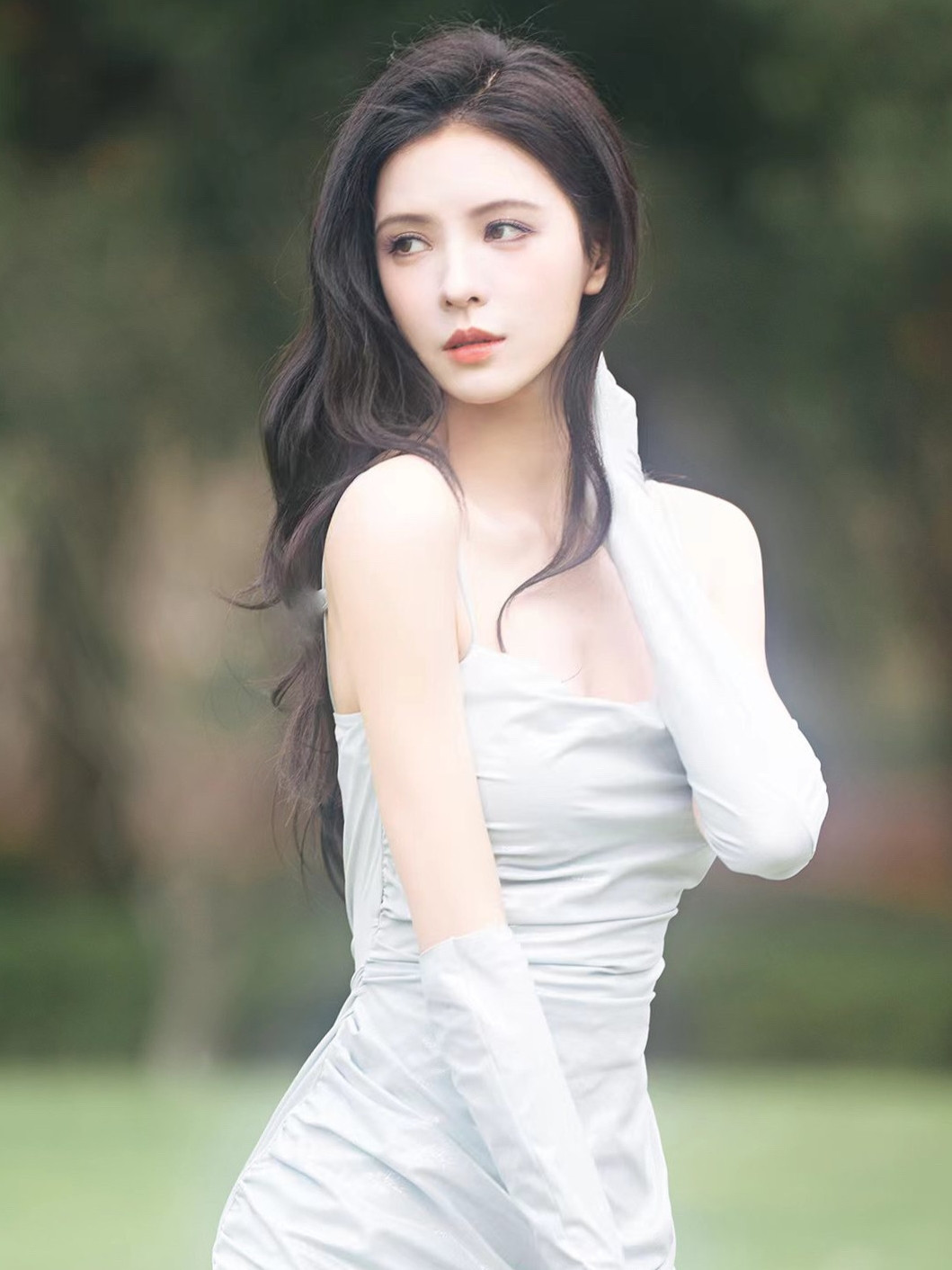 Theo QQ, để chuẩn bị cho màn biểu diễn này, Trương Dư Hi đã kỳ công tập múa, may trang phục riêng. Cô xuất hiện với ngoại hình lộng lẫy, thu hút khán giả từ ánh nhìn đầu tiên. Tuy nhiên, phần âm thanh của Trương Dư Hi không tốt, có vẻ như nữ diễn viên không được đài Hồ Nam chau chuốt âm thanh như các thí sinh khác. Theo QQ, để chuẩn bị cho màn biểu diễn này, Trương Dư Hi đã kỳ công tập múa, may trang phục riêng. Cô xuất hiện với ngoại hình lộng lẫy, thu hút khán giả từ ánh nhìn đầu tiên. Tuy nhiên, phần âm thanh của Trương Dư Hi không tốt, có vẻ như nữ diễn viên không được đài Hồ Nam chau chuốt âm thanh như các thí sinh khác.