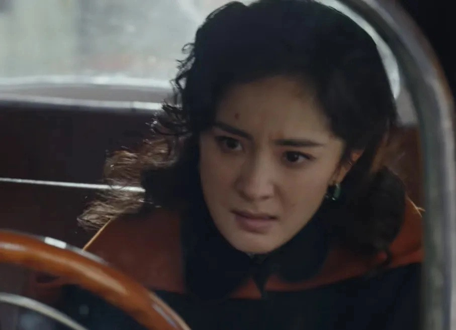 Dương Mịch bị chê cười khắp các mạng xã hội vì diễn xuất tệ hại trong phim Cáp Nhĩ Tân 1944. Dương Mịch bị chê cười khắp các mạng xã hội vì diễn xuất tệ hại trong phim Cáp Nhĩ Tân 1944.