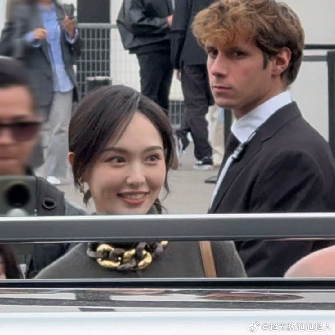 Đường Yên bước sang tuổi 41 nhưng vẫn trẻ trung rạng ngời.