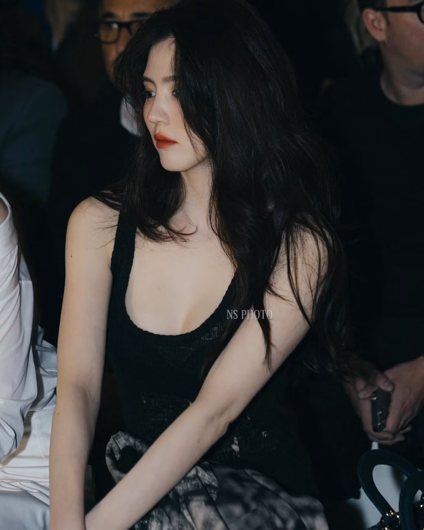 Han So Hee sinh năm 1994, làm người mẫu trước khi bước chân vào giới giải trí. Nữ diễn viên lần đầu diễn xuất là trong MV Tell Me What To Do của nhóm nhạc nam SHINee. Năm 2018, cô tham gia hai dự án phim Money Flower của đài MBC và Lang quân 100 ngày của đài tvN.