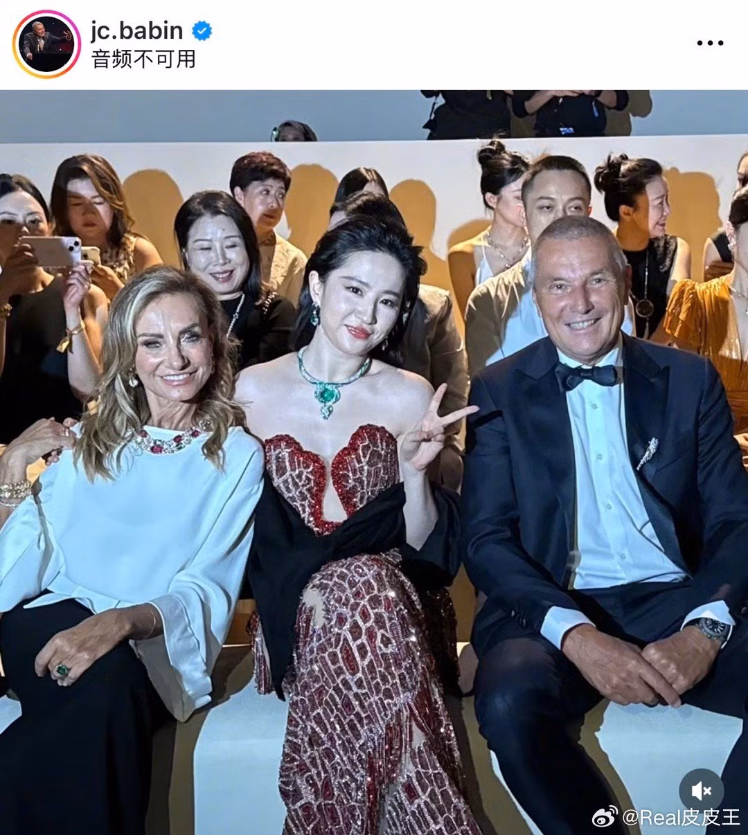 Loạt ảnh mà CEO Bvlgari - Jean-Christophe Babin đăng tải khiến khán giả bình luận về ngoại hình của Lưu Diệc Phi.