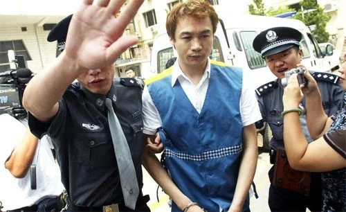 Cao Hổ từng thể hiện vai Hư Trúc trong bản Thiên long bát bộ kinh điển năm 2003. Nam diễn viên diễn xuất không thua kém Hồ Quân, Lâm Chí Dĩnh.