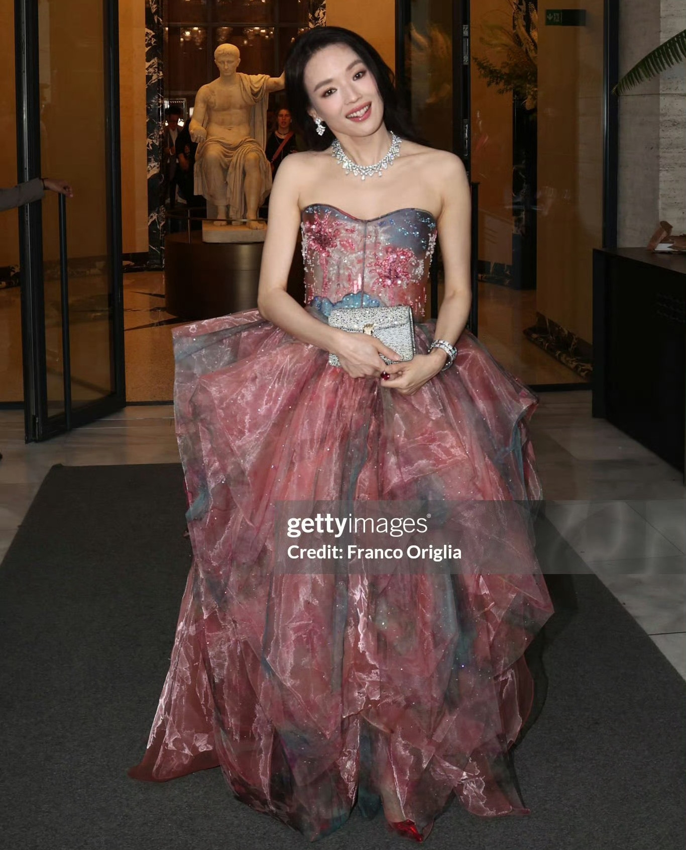 Ở tuổi 50, Thư Kỳ được khen ngợi bảo dưỡng ngoại hình rất tốt. Cô lúc nào cũng toát lên sự tươi trẻ, phóng khoáng, tự tin, ngọt ngào như thiếu nữ. Sắc vóc lộng lẫy của Thư Kỳ nhận được nhiều lời khen của khán giả Trung Quốc. Công chúng cho rằng Thư Kỳ là đại diện xuất sắc nhất của giới giải trí Hoa ngữ ở hiện tại. Hình ảnh chưa qua chỉnh sửa của Thư Kỳ, do trang Getty Images chia sẻ không khác nhiều so với loạt ảnh do phía nữ diễn viên đăng tải.