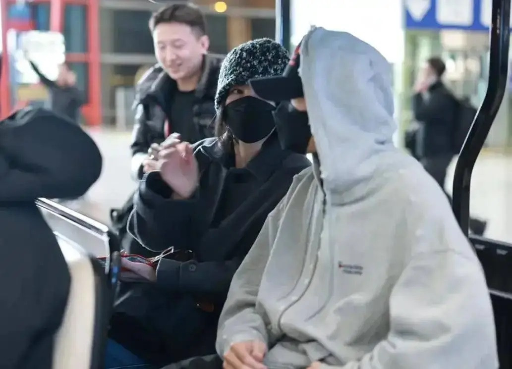 Vương Phi hạnh phúc bên Tạ Đình Phong.