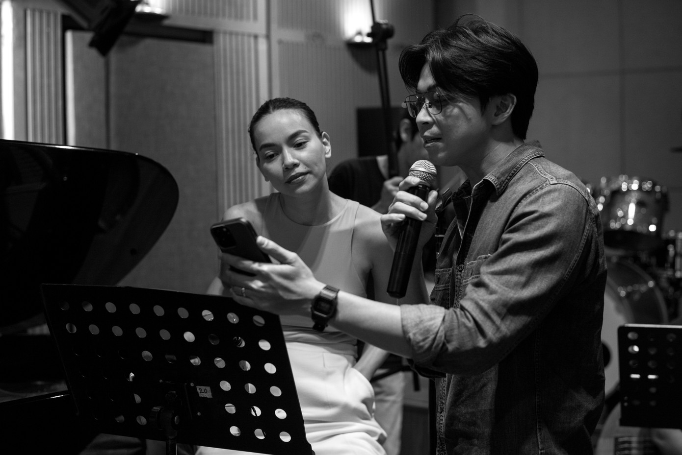 Hồ Ngọc Hà tập hát với Lân Nhã.