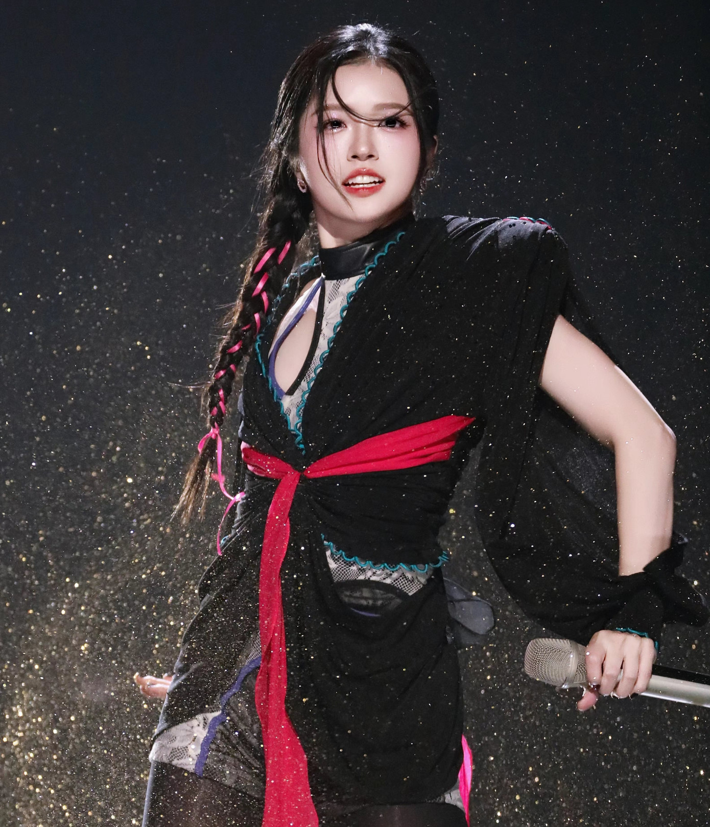 Suni Hạ Linh bị đánh giá là đầu tư sai lầm khi chọn phong cách cá tính không phù hợp với khí chất ngọt ngào.