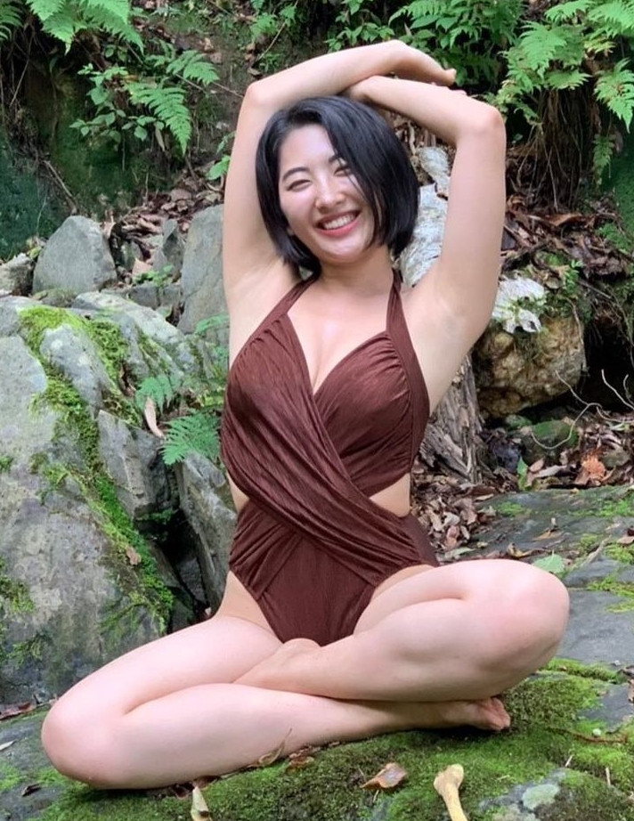 Ba nữ diễn viên sống cùng Higashide Masahiro vốn là bạn thân. Ba nữ diễn viên sống cùng Higashide Masahiro vốn là bạn thân.