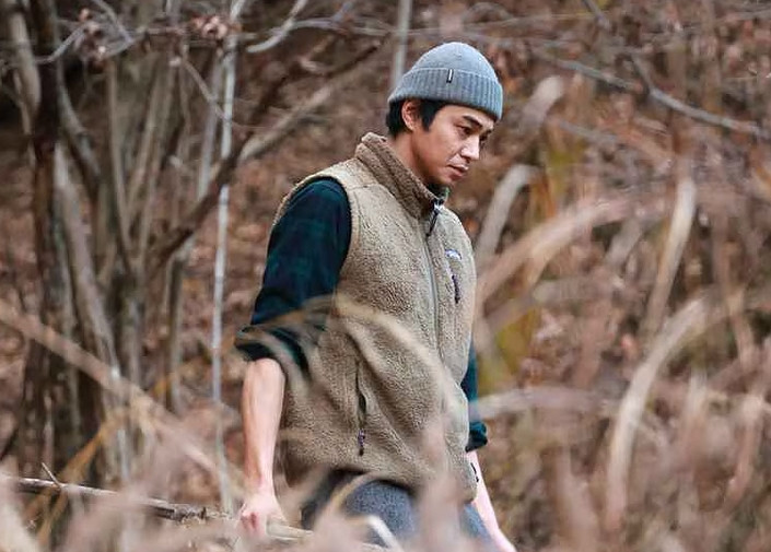 Higashide Masahiro lên núi ở ẩn đã vài tháng. Nam diễn viên bán "tự cung tự cấp" và cho biết đang theo đuổi cuộc sống tự do. Higashide Masahiro lên núi ở ẩn đã vài tháng. Nam diễn viên bán "tự cung tự cấp" và cho biết đang theo đuổi cuộc sống tự do.