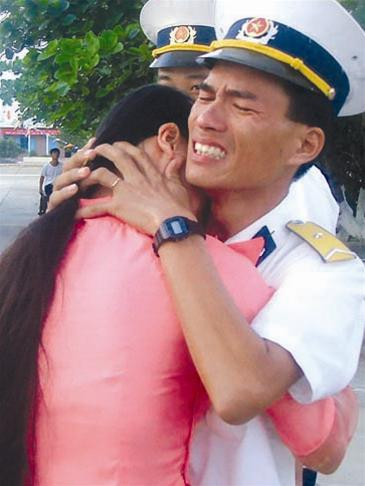 Phút gặp gỡ của cặp vợ chồng Chinh - Mai