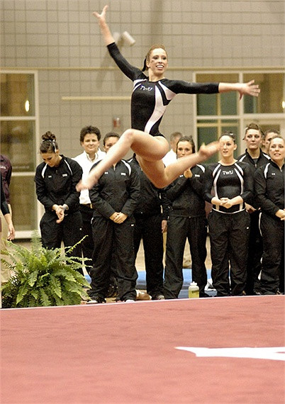 Đặc biệt nhất là lĩnh vực thể thao, các lãnh đạo trường luôn chú trong xây dựng các môn thể dục nhằm cải thiện sức khỏe của nữ giới