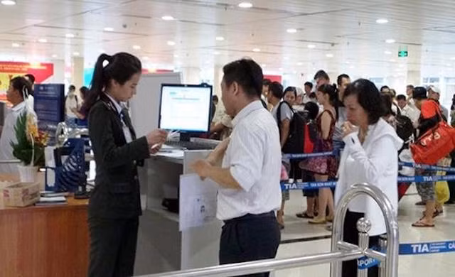 Người dân làm thủ tục xuất cảnh tại sân bay. Ảnh minh họa: Ảnh Vnbusines. Người dân làm thủ tục xuất cảnh tại sân bay. Ảnh minh họa: Ảnh Vnbusines.
